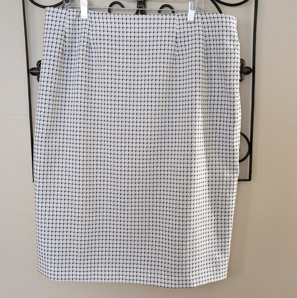 💥Checkered Skirt - Picture 3 of 6